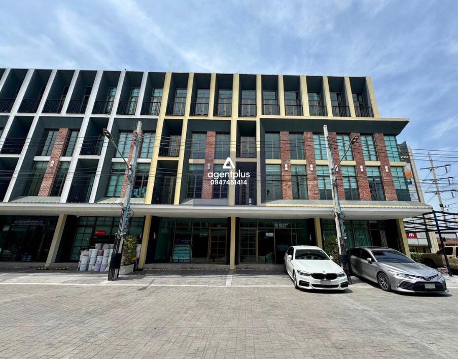 The Glowing Bangpoo โฮมออฟฟิศ 4.5 ชั้น ที่รวมทั้ง \ พื้นที่ทำงาน–พักอาศัย\  ในหลังเดียว