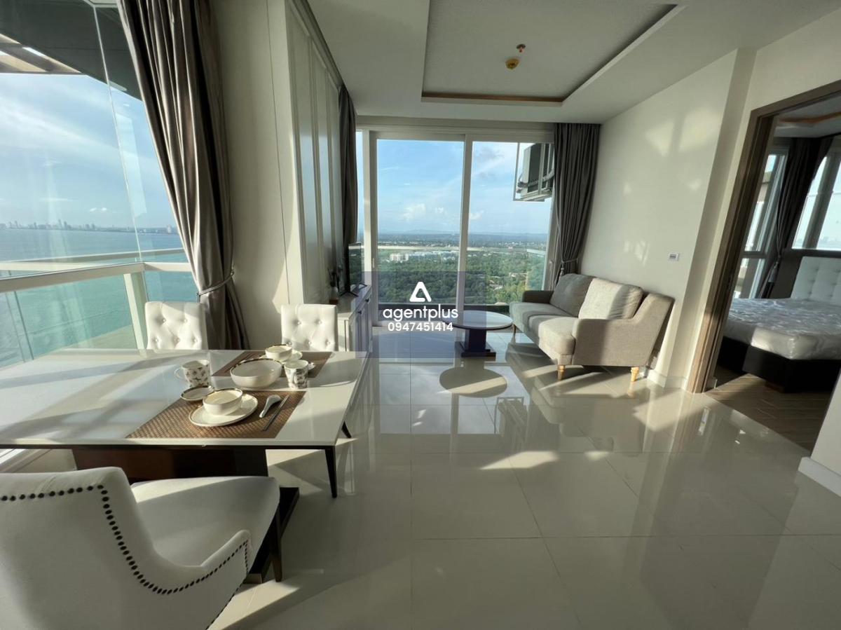This beautiful sea-view condominium is for sale and it comes at the price of 6,200,000฿ Corner unit One bedroom & one bathroom 50 square meters Foreign Quota Condo features: Corner unit Sea-view from almost every corner of the unit Ceiling-to-floor glass 