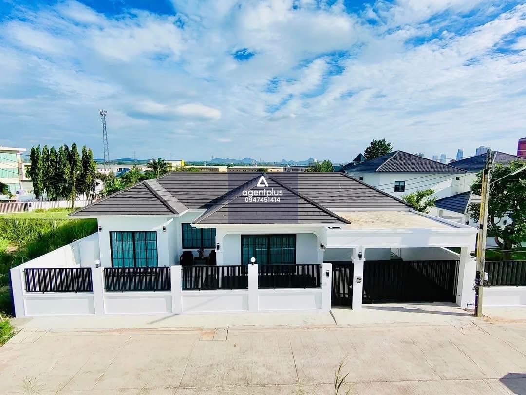 ขายบ้านเดี่ยวพูลวิลล่าในโครงการ 3ห้องนอน ห้วยใหญ่พัทยา