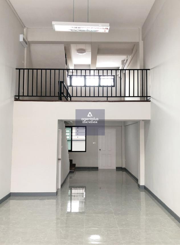 ขายอาคารพาณิชย์ 4 ชั้น 1 คูหา ปิ่นเกล้า ทำเลดี ซอยบรมราชชนนี 9 ห่างจากถนนบรมราชชนนีเพียง 300 ม. เหมาะสำหรับอยู่อาศัย ทำการค้า หรือทำโฮมออฟฟิศ