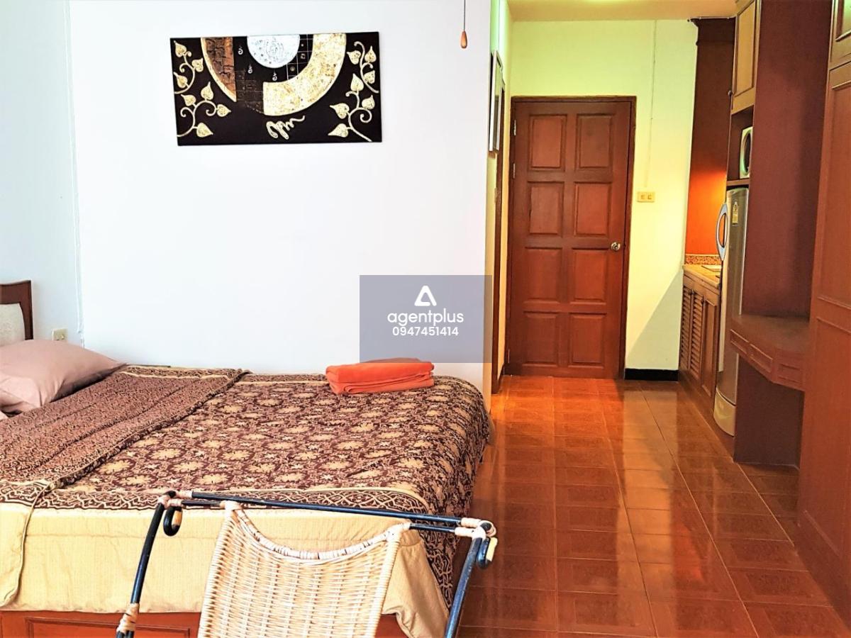 This low-rise condo is for sale and it comes at the price of 5,600,000฿. 2 bedrooms & 2 bathrooms 92.5 square meters Company ownership 9th floor Recently renovated and ready to move in Condo features, furniture & appliances: Large balcony with a great vie