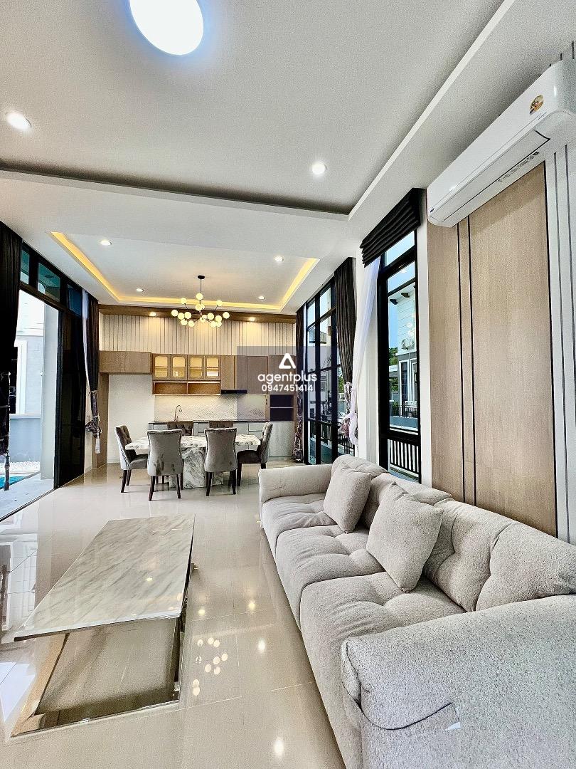 *ให้เช่า บ้านเดี่ยวพูลวิลล่าหรู 2 ชั้น – สระว่ายน้ำส่วนตัว ใกล้ Black Forest Cafe ห้วยใหญ่