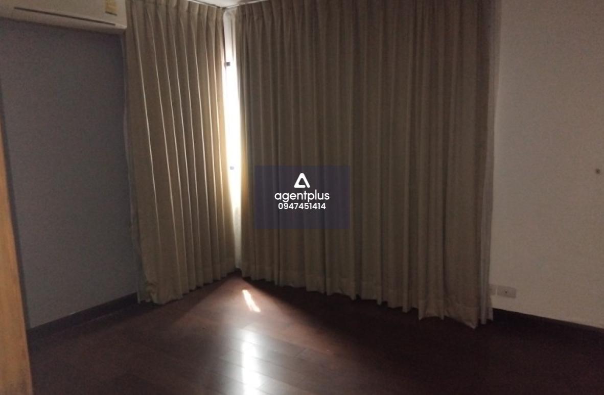 ขายคอนโด สาธรการ์เด้นท์ 1 ห้องนอน 1 ห้องน้ำ พร้อมห้องโถง 1 ห้อง ถนนนราธิวาสราชนครินทร์ รายล้อมไปด้วยสิ่งอำนวยความสะดวกหลายแห่ง