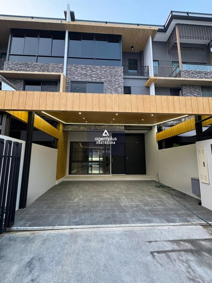 ขาย/เช่าทาวน์โฮมสุดหรู เดอะ แลนด์มาร์ค เอกมัย-รามอินทรา กรุงเทพฯ