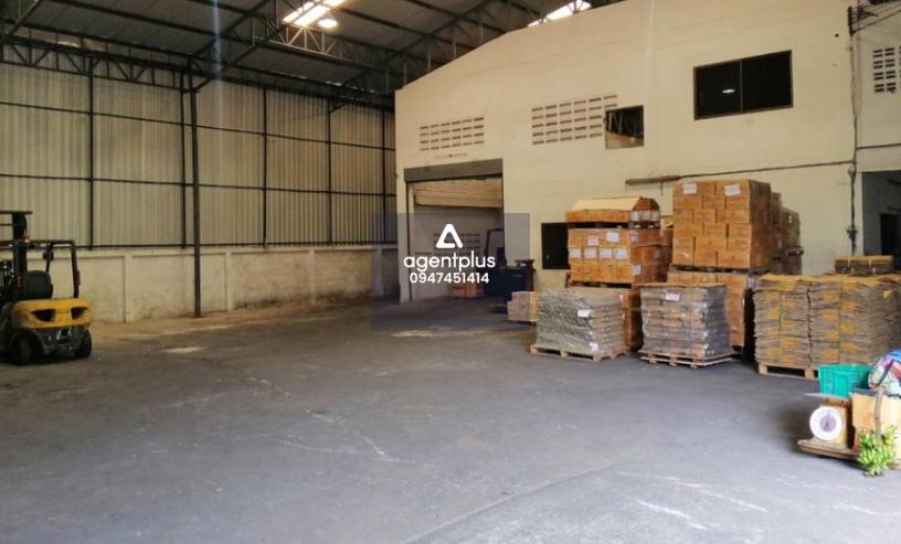 ขายโกดัง มีบ้านพักคนงานพร้อม และมีบ้านเดี่ยว เหมาะกับเป็นโกดัง เก็บสินค้า วางสินค้า