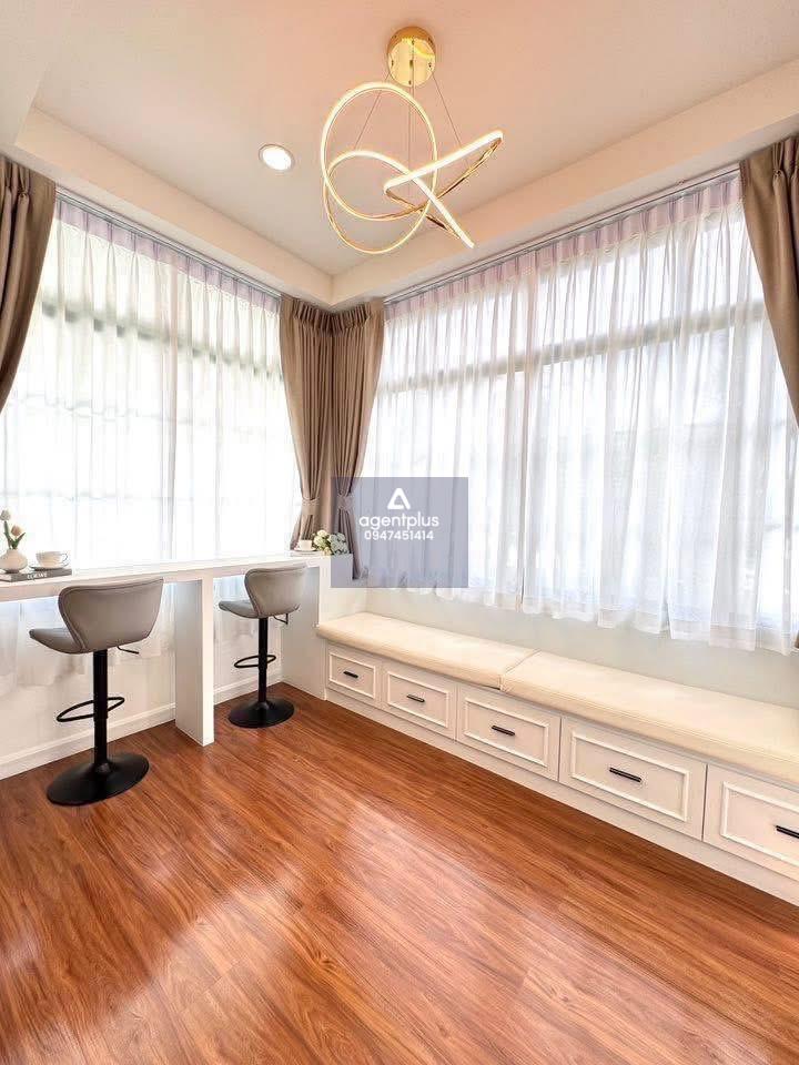 ขายพูลวิลล่าหรู ใกล้ทางรถไฟ