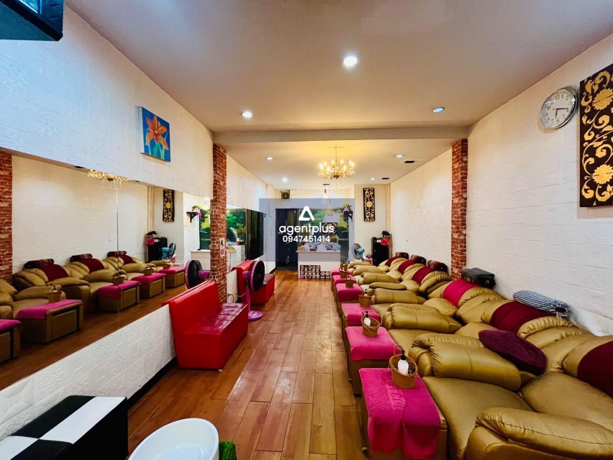 เซ้งด่วน ตึก 3 ชั้น ติดถนนพัทยาสายสอง