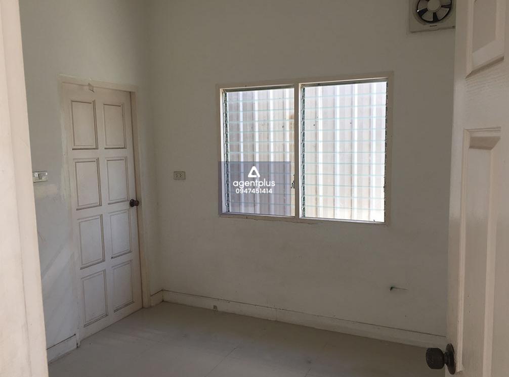 บ้านเดี่ยวชั้นเดียว มายด์เพลสบึง ศรีราชา ถนนสายชลบุรี-พัทยา (สาย 7) แยกเข้าถนนสายอ่าวอุดม-ปากร่วม (ชบ.1032) ระยะทาง 3 กม. แยกเข้าถนนซอยชุมชนบึงบน 3 ประมาณ 88 เมตร ทำเลดี เดินทาง-เข้าออกสะดวก สาธารณูปโภคพร้อม เหมาะอยู่อาศัย