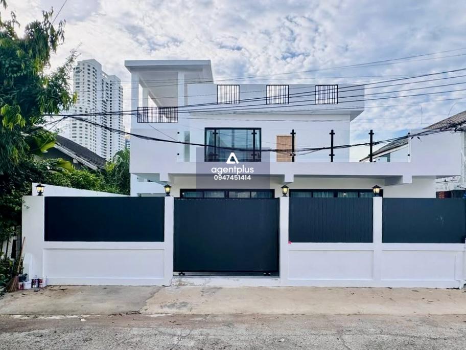 พูลวิลล่าจอมเทียน 5 ห้องนอน เดินแค่ 3 นาทีถึงทะเล!