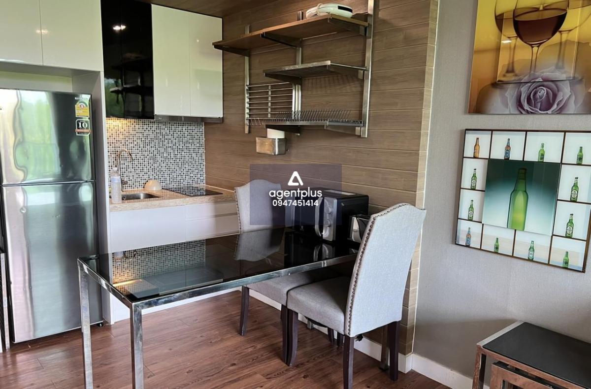 This cozy condo is for sale and it comes at the price of 1,850,000฿. 1 bedroom & 1 bathroom 36 square meters Foreign Quota Fully furnished & ready to move in Condo features: Low-ceiling Balcony with washing machine European kitchen Built-in wardrobe Proje