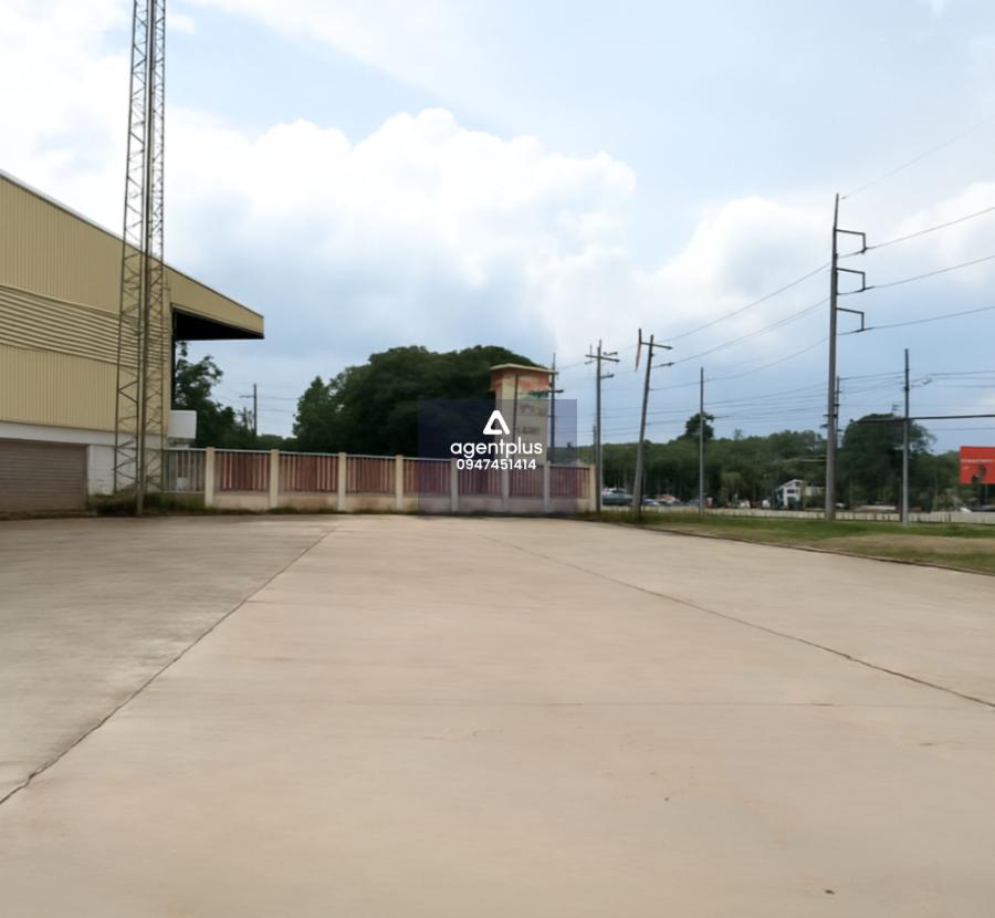 โรงงานและที่ดินพร้อมสิ่งปลูกสร้าง ติดถถนนมิตรภาพ การเดินทางสะดวก เหมาะกับการทำโกดังเก็บสินค้า ใกล้เขตอุตสาหกรรมและโรงพยาบาลสูงเนิน อำเภอสูงเนิน จังหวัดนครราชสีมา