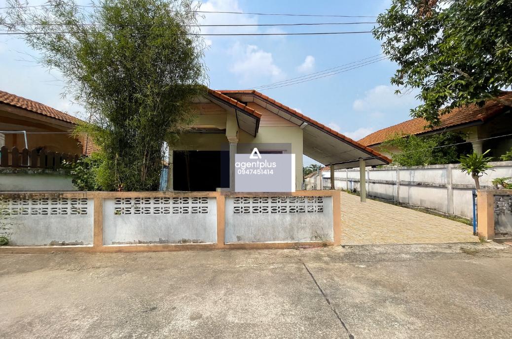 บ้านเดี่ยวชั้นเดียว ทำเลดีใกล้ถนนฉะเชิงเทรา-สัตหีบ (ทล.331) แยกเข้าสายอ่าวอุดม-ปากร่วม ประมาณ 6 กม. แยกเข้าถนน โครงการภูวรินทร์ และตั้งอยู่ใกล้สิ่งอำนวยความสะดวกมากมาย