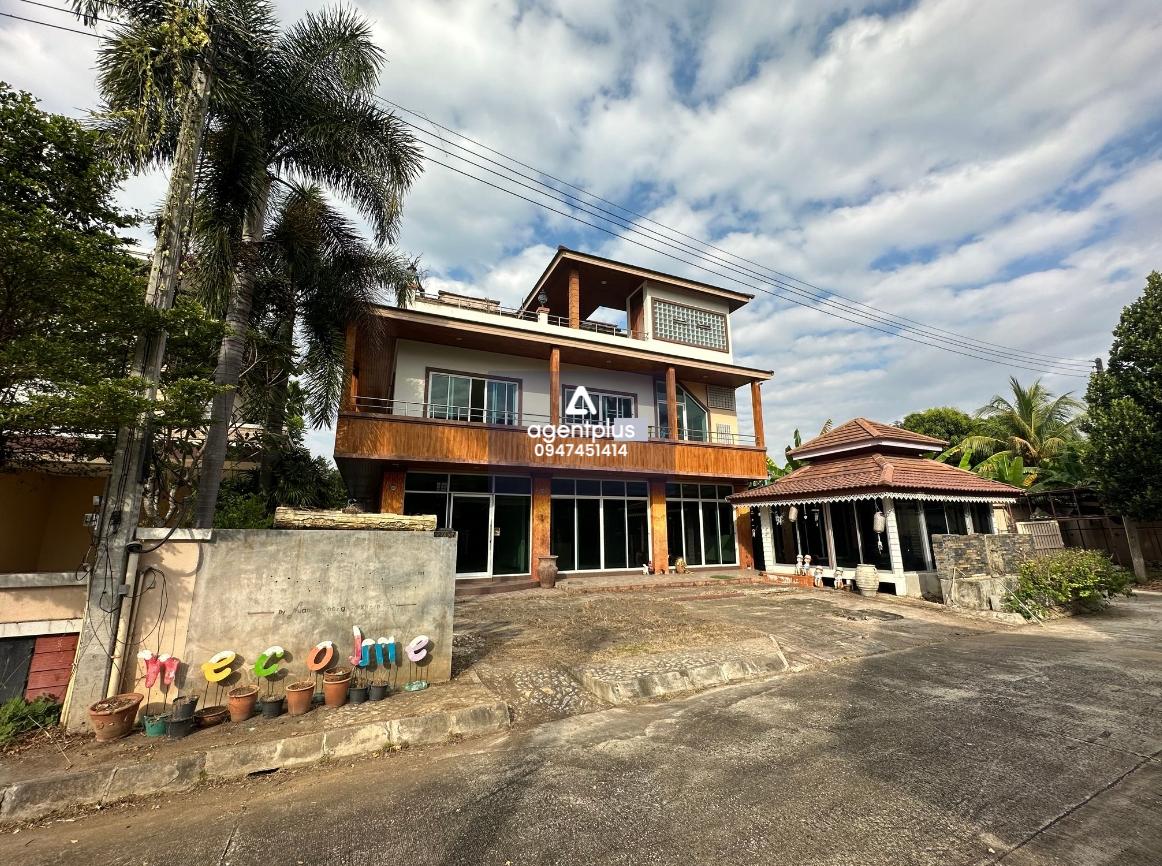 ขายบ้านเดี่ยว 2 ชั้น พร้อมดาดฟ้า กุลพันธ์วิลล์ 12 เชียงใหม่ บ้านเดี่ยวหลังใหญ่ ทำเลดี พร้อมดาดฟ้า พื้นที่กว้างขวาง เหมาะสำหรับครอบครัวที่ต้องการความเป็นส่วนตัว