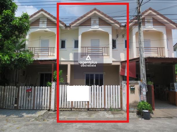 ทาวน์เฮ้าส์ 2 ชั้น 1 คูหา ปารีนา ศรีราชา จากถนนสายฉะเชิงเทรา-สัตหีบ(ทล.331) ประมาณ 1.5 กม. บริเวณโดยรอบเป็นที่อยู่อาศัย การคมนาคมสะดวก สาธารณูปโภคพร้อม