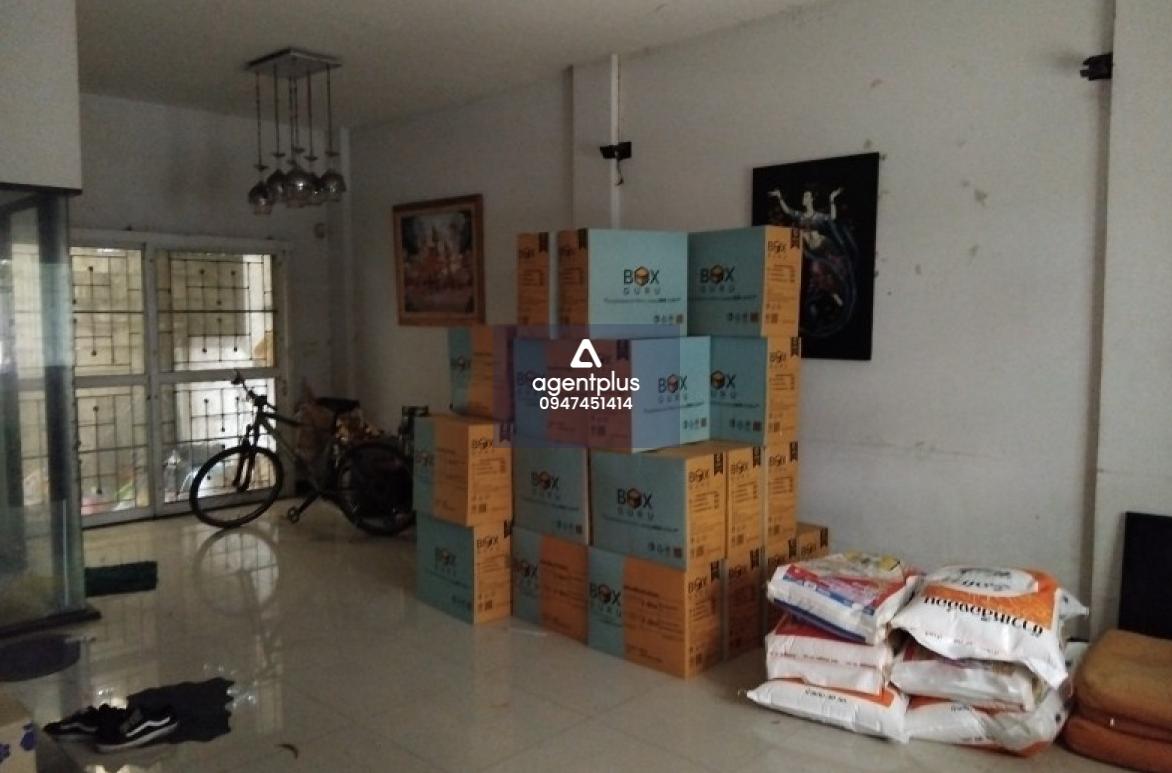 ทาวน์เฮ้าส์ 3 ชั้น โครงการ ลิฟวิ่ง เรสซิเด้นท์ รังสิต  ราชพฤกษ์ เหมาะนำไปรีโนเวท รายล้อมไปด้วยสิ่งอำนวยความสะดวก