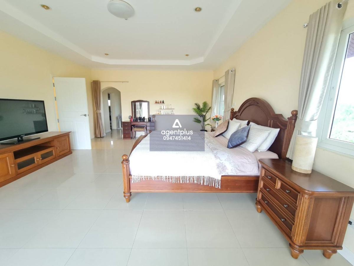  ขายบ้านพูลวิลล่า พื้นที่บริเวณสวนรอบบ้านกว้างขวาง  ตกแต่งครบสวยงาม