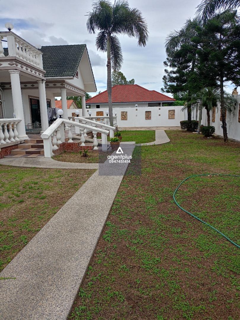 ขายบ้านพูลวิลล่า สระว่ายน้ำใหญ่ บริเวณบ้านกว้างขวางมาก 