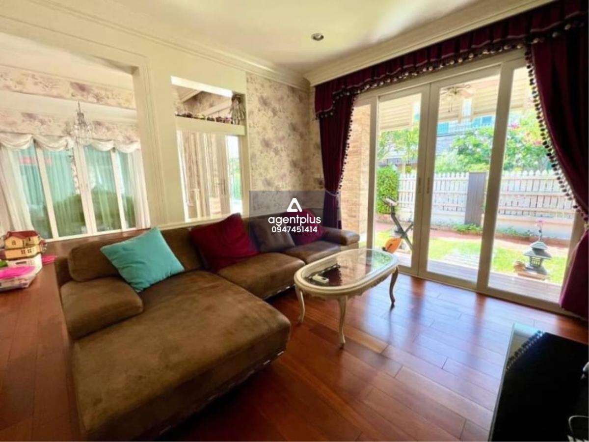 ขายบ้านPool Villa ริมทะเลบนหาดส่วนตัว   หมู่บ้าน𝐂𝐚𝐬𝐚𝐥𝐮𝐧𝐚r - บางแสน