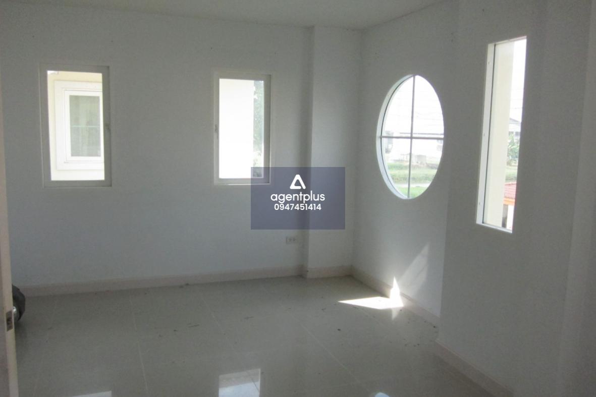 ขายบ้านแฝดเปล่า 2 ชั้น หมู่บ้านรมรื่น กรีนพาร์ค ถนนพหลโยธิน (ซอยคลองหลวง 27) เหมาะกับการรีโนเวทใหม่ ในราคา 3.25 ล้านบาท