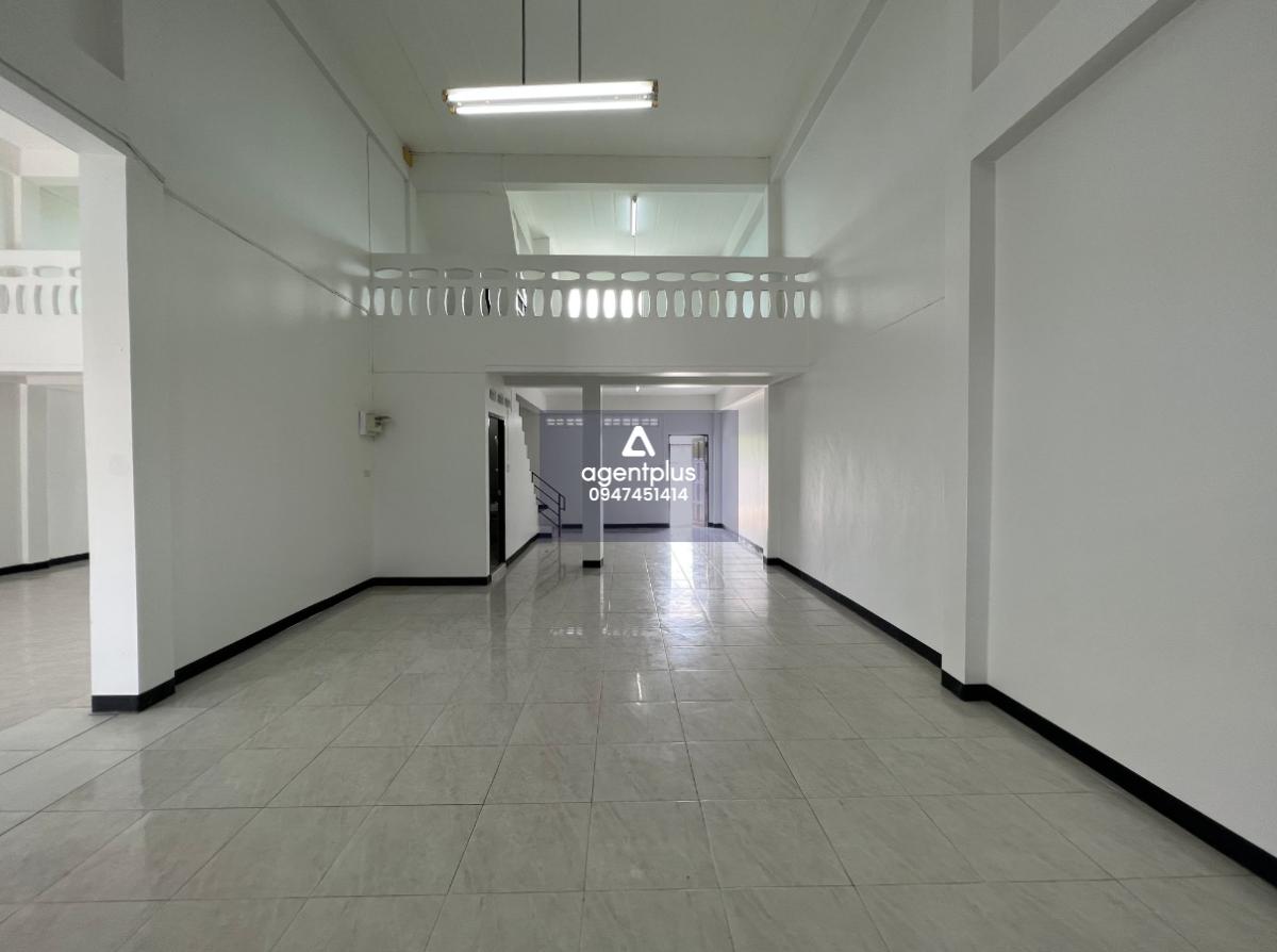 ขายอาคารพาณิชย์ 2.5 ชั้น (2 คูหาติดกัน) – มหาโพธิ ทำเลค้าขายดีมาก พื้นที่กว้างใช้งานได้เต็มที่