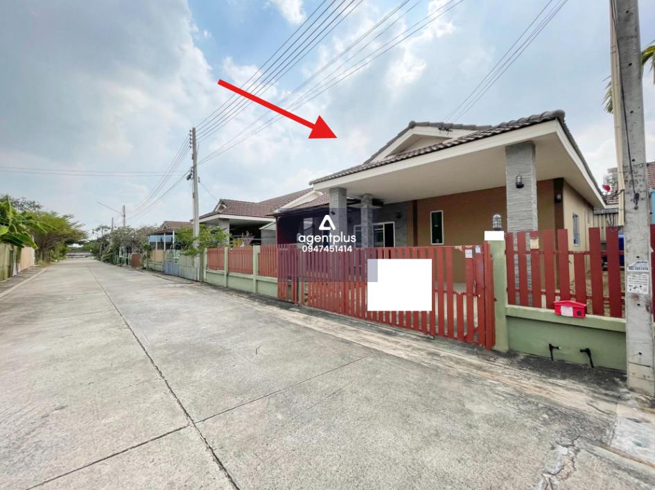 บ้านเดี่ยวชั้นเดียว โครงการลาเวนเดอร์ 2 ชลบุรี แยกเข้าถนนสายฉะเชิงเทรา-สัตหีบ(ทล.331) เข้าถนนบ้านเขาหิน ประมาณ 280 ม. ตั้งอยู่ทางซ้ายมือ ทำเลในแหล่งชุมชน เดินทางเข้า-ออกสะดวก อยู่ใกล้สิ่งอำนวยความสะดวก