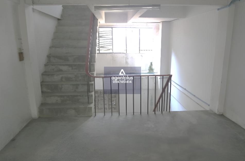 ขายอาคารพาณิชย์ 3.5 ชั้น ทำเลดี รายล้อมด้วยแหล่งชุมชนและสถานศึกษา การคมนาคมสะดวก ใกล้ถนนสุขุมวิท (ทล.3) เดินทางเข้าออกง่าย เหมาะสำหรับอยู่อาศัยและทำธุรกิจ