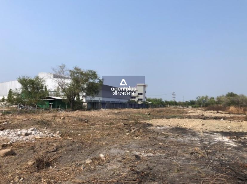 ที่ดินเปล่า ชลบุรี ทำเลศักยภาพ เหมาะสำหรับลงทุนพัฒนาโครงการที่อยู่อาศัย โรงงาน หรือคลังสินค้า ใกล้โรงเรียนคลองพานทอง วัดปทุมวนาราม สาขาบางปะกง รพ.สต.ท่าข้าม ฯลฯ