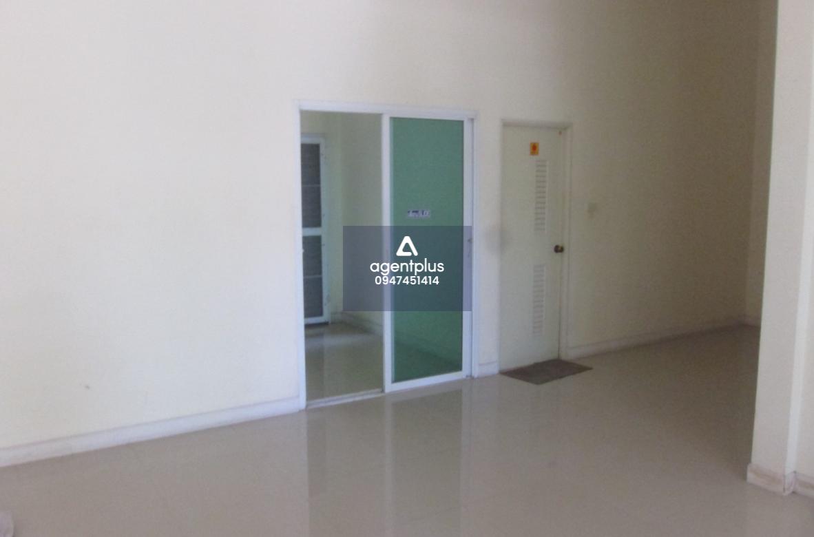 ขายบ้านเดียว โครงการปันสุข ถนนสายปลวกแดง – ห้วยปราบสะพานสี่ 3 ห้องนอน 2 ห้องน้ำ สามารถจอดรถได้ถึง 2 คัน ในราคา 2.6 ล้านบาท ใกล้สิ่งอำนวยความสะดวกมากมาย