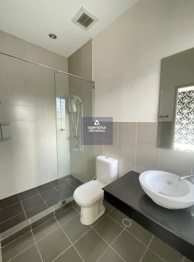 ขายทาวน์เฮ้าส์ 2 ชั้น โครงการโบ๊ทเฮ้าส์ ชะอำ เพชรบุรี ติดถนนเพชรเกษมสายใน ห่างจากถนนเพชรเกษม ทล.4 ช่วง กม.208+200 ประมาณ 400 ม.