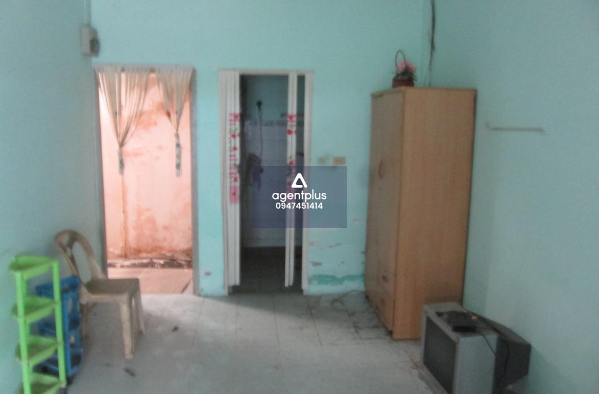 ขายด่วนบ้านทาวน์เฮ้าส์ชั้นเดียว หมู่บ้านเรือนแก้วมาบยางพร ถนนสายปากร่วม-ปลวกแดง (รย.3013) 2 ห้องนอน 1 ห้องน้ำ ราคา 1.35 ล้านบาท ใกล้สวนน้ำบ่อวิน