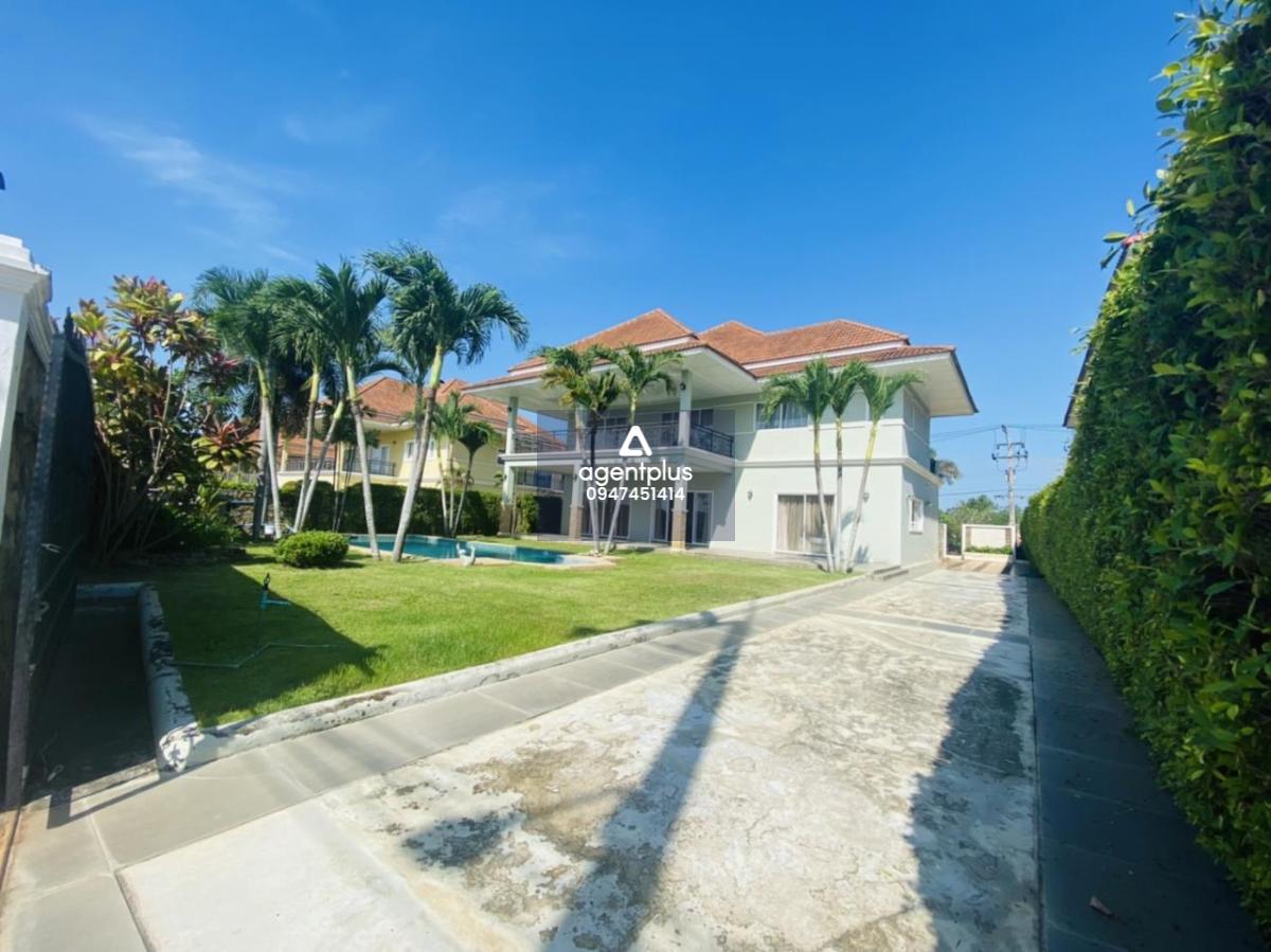 Land size 170 square wah. ( 680 sq m.) - 2 storey house with mountain view / golf course view - 5 bedrooms - 5 bathrooms - Private swimming pool - European kitchen - Parking - front garden - storage room Special selling price of only 16.5 million baht.