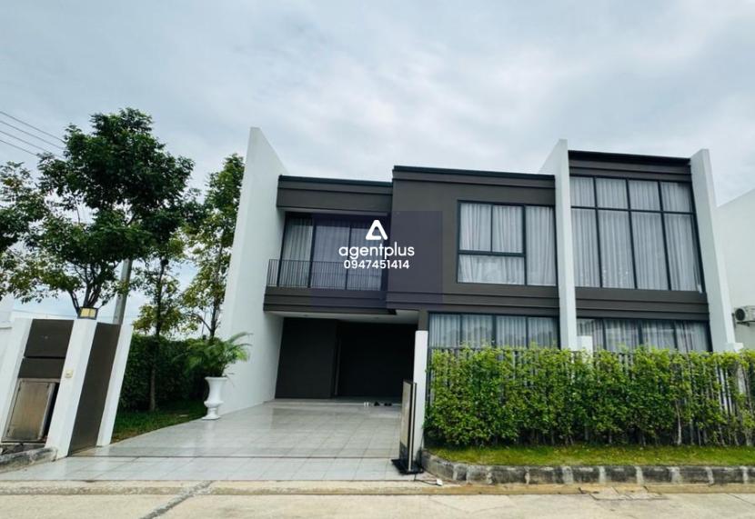 ขายพลูวิลล่าหรู ใจกลางพัทยา สไตล์ Modern Luxuxy พร้อมส่วนกลางขนาดใหญ่ ท่ามกลางวิวภูเขาและธรรมชาติ พร้อมคลับเฮาส์ ฟิตเนส และสวนกลางกว่า 3 ไร่