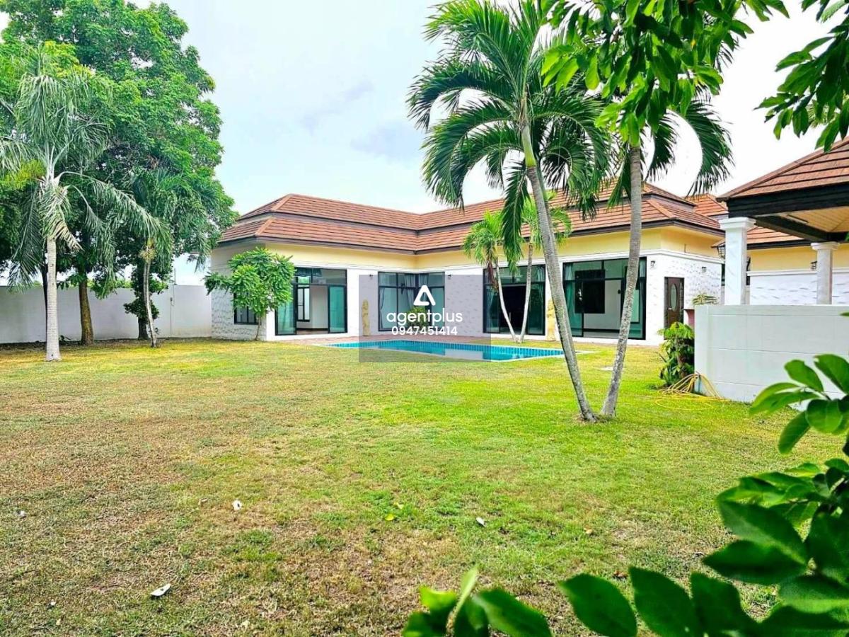 This single-storey house is for sale and it comes at the price of 10,950,000฿ 160 square meters interior area size 268 square wah / 968 square meters Company ownership (If bought in Thai name, purchaser pay for the transfer fees) Recently renovated Partia