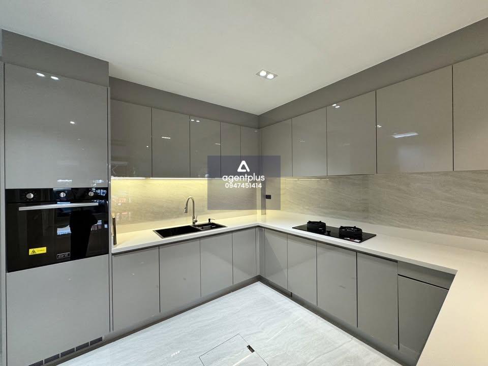 *ขาย/ให้เช่า – บ้านกลางกรุง ทองหล่อ บ้านทาวน์เฮาส์รีโนเวทใหม่ ทำเลใจกลางทองหล่อ กรุงเทพฯ