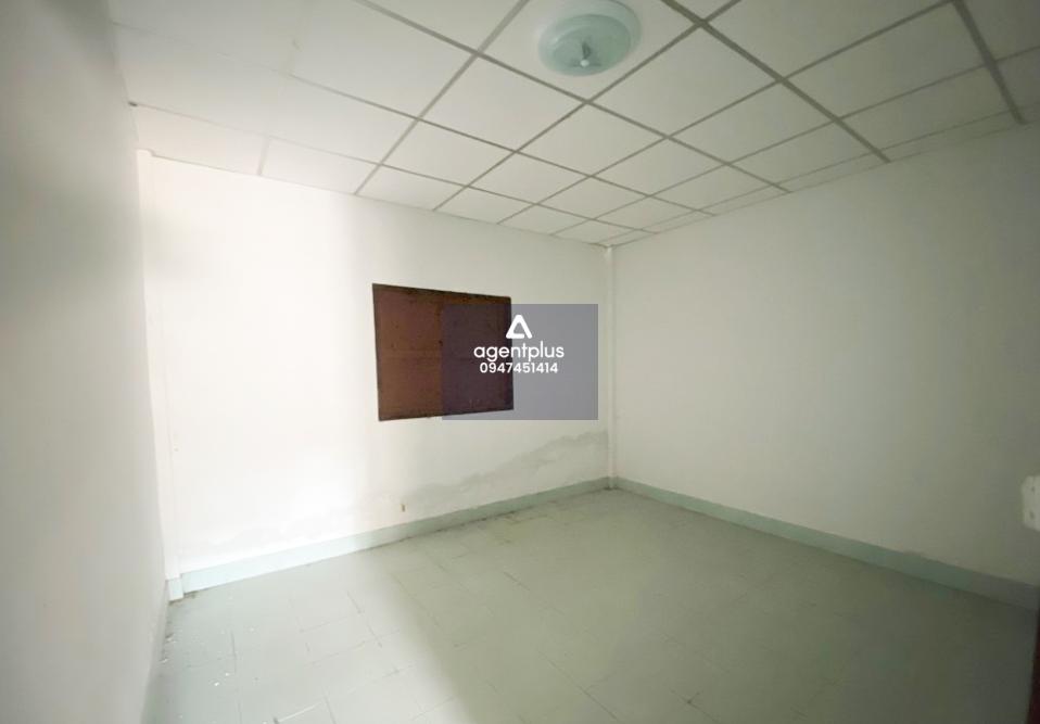 บ้านเดี่ยวชั้นเดียว ทำเลดี บริเวณข้างเคียง เป็นที่อยู่อาศัยและสวนยางพารา การคมนาคมสะดวก สาธารณูปโภคพร้อม