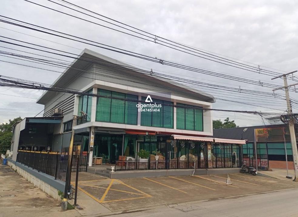 ขายโชว์รูม โกดัง พร้อมบ้านพักพนักงาน ทำเลดี ราคาถูก 21 ล้าน ราคาต่ำกว่าตลาด เหมาะกับโชว์สินค้า โชว์รถ โชว์เฟอร์นิเจอร์