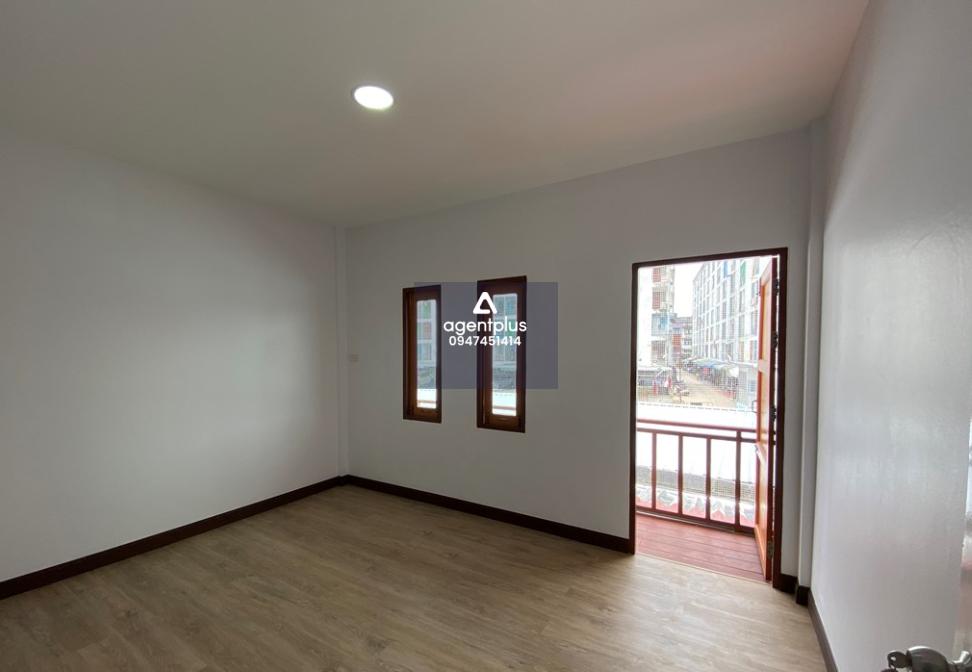 ทาวน์เฮ้าส์ 2 ชั้น การคมนาคมสะดวก สาธารณูปโภคครบครัน ซอยสุขุมวิท 59 ห่างจากถนนสุขุมวิท (ทล.3) ประมาณ 230 ม. โครงการนลินรัตน์