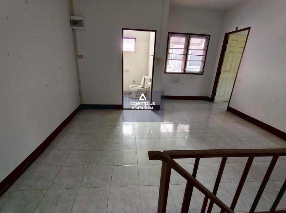 บ้านแฝด แกลง ระยอง ติดถนนหน้าเทศบาลซอย 8 ทรัพย์อยู่ห่างจากถนนสุขุมวิท (ทล.3) ประมาณ 700 เมตร