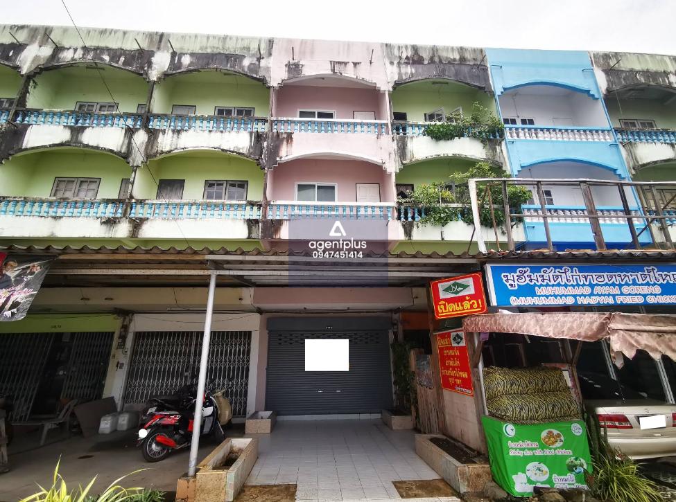 อาคารพาณิชย์ 3.5 ชั้น สภาพภายในตกแต่งใหม่ ทำเลดีในแหล่งชุมชน เหมาะสำหรับการค้าและอยู่อาศัย ถนนสาย 331-บ้านค่าย (ทล.3574)