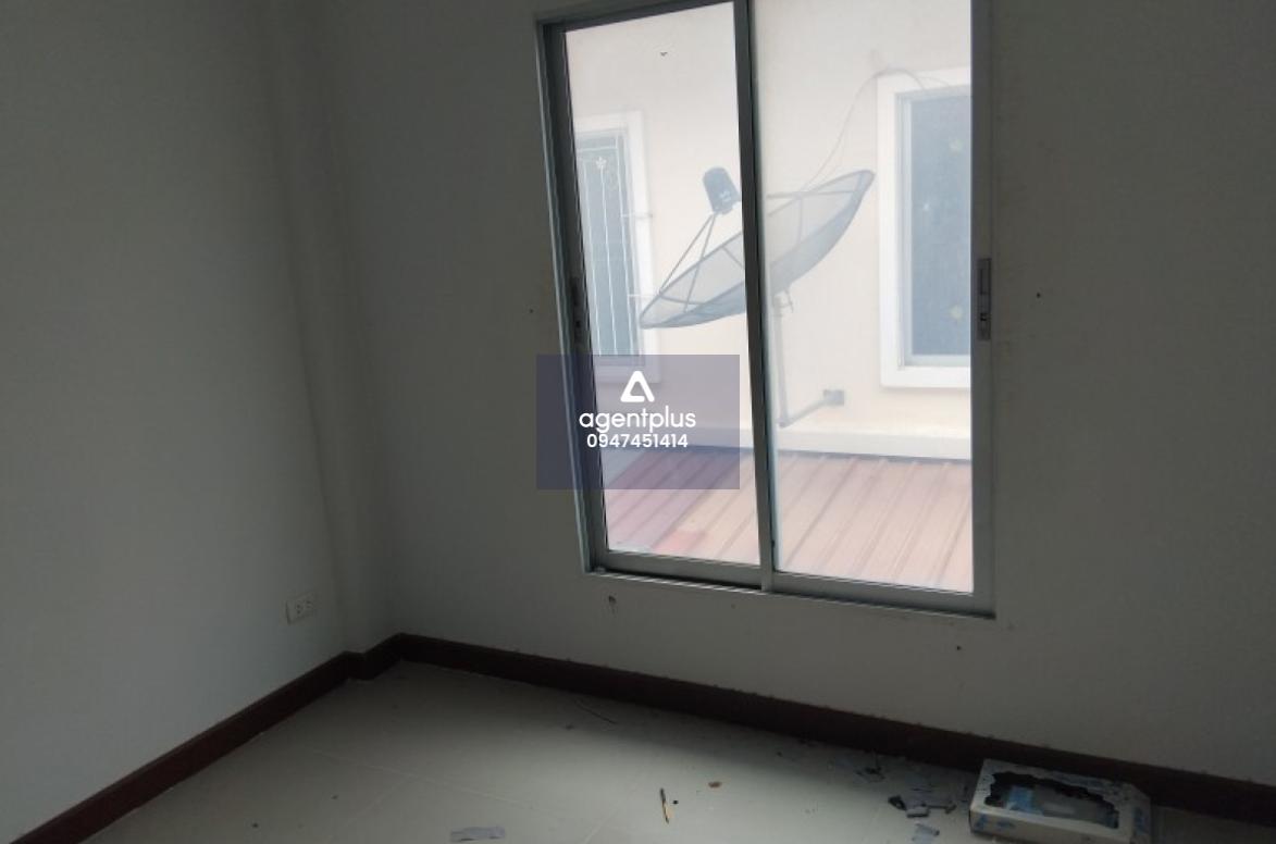 ขายด่วนบ้านทาวน์เฮ้าส์เปล่า 2 ชั้น โครงการพนาสนธิ์วิลล่า (คลองขุด) ถนนเทพารักษ์ 3 ห้องนอน 2 ห้องน้ำ เหมาะกับการรีโนเวท ใกล้สิ่งอำนวยความสะดวก ในราคา 1.95 ล้านบาท