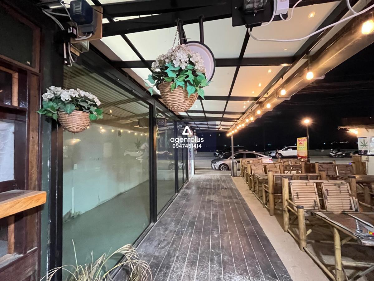 * ให้เช่าพื้นที่_ติดทะเลจอมเทียน ทำเลสุดชิลล์ ดึงดูดนักท่องเที่ยว 24 ชม. (บรรยากาศริมหาดและโซนที่นั่งไม้ไผ่)