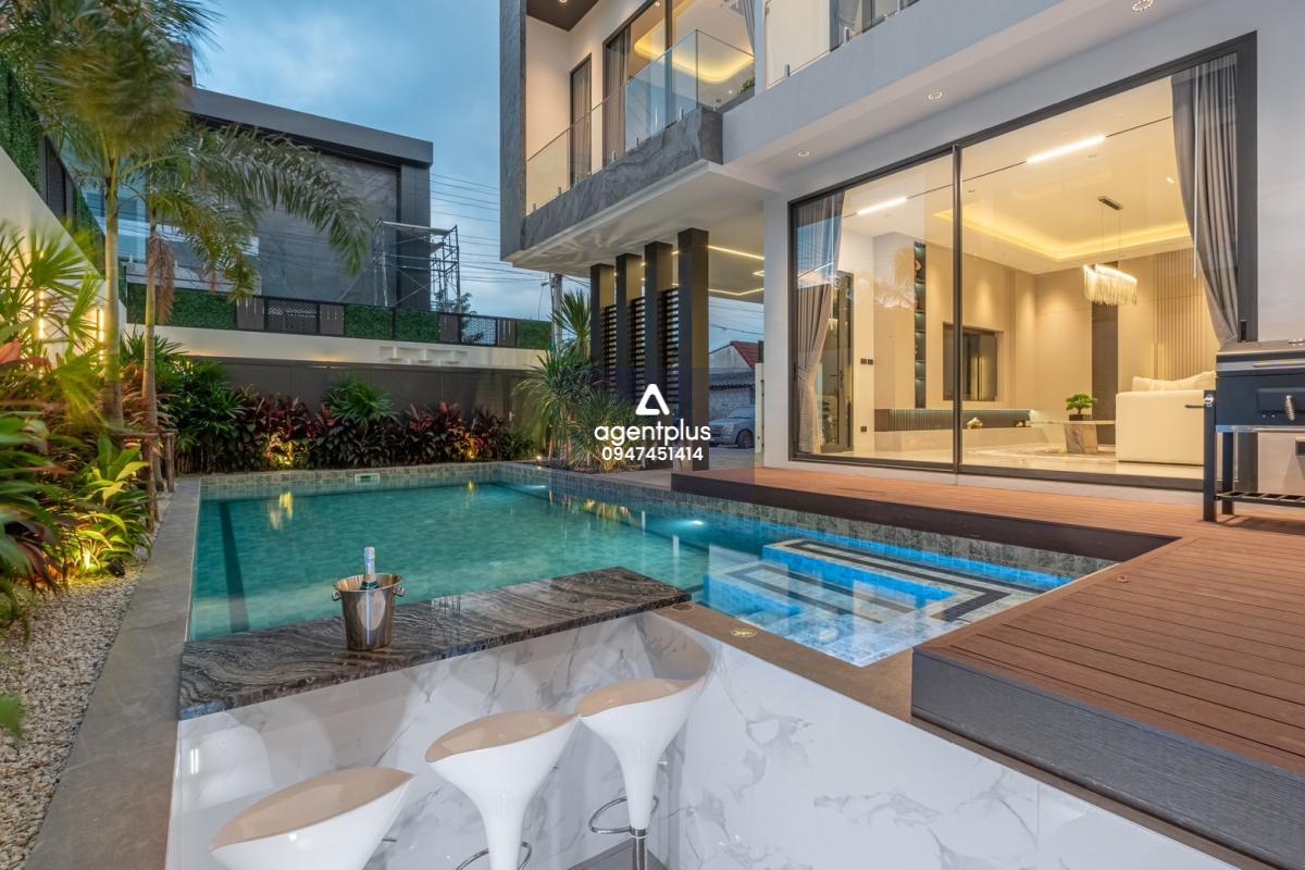 วิลล่าพร้อมสระว่ายน้ำสุดหรู 2 หลัง – ทำเลใจกลางเมืองพัทยา