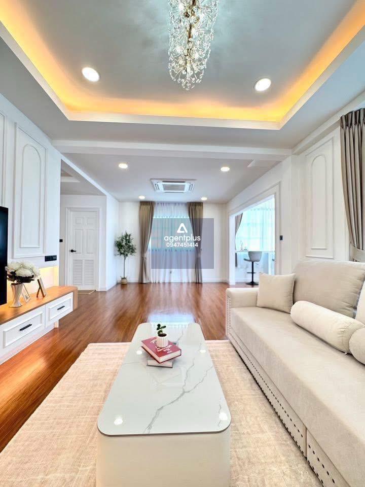 ขายพูลวิลล่าหรู ใกล้ทางรถไฟ