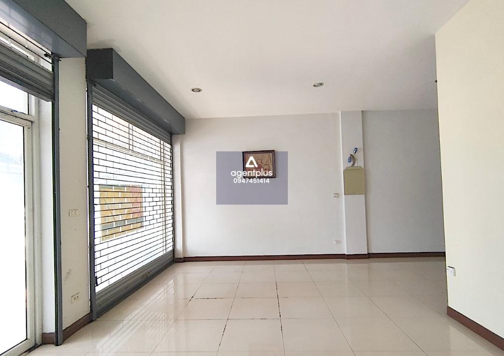 ขายด่วนอาคารพาณิชย์ 4 ชั้น สะพานสูง ทำเลดี บนถนนราษฎร์พัฒนา เขตสะพานสูง