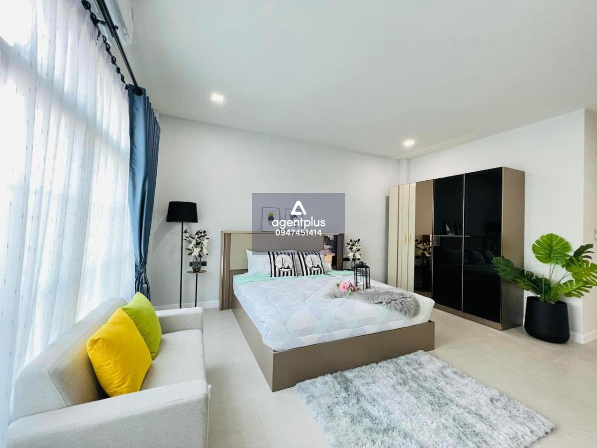 #Selling price 4,990,000ML 89 square meters, 3 bedrooms, 2 bathrooms usable area 180 sqm 5 parking spaces fully furnished The house is worth the price. Total land 89 square meters, 3 bedrooms, 2 nights within 180 square meters All the rest must be done. b