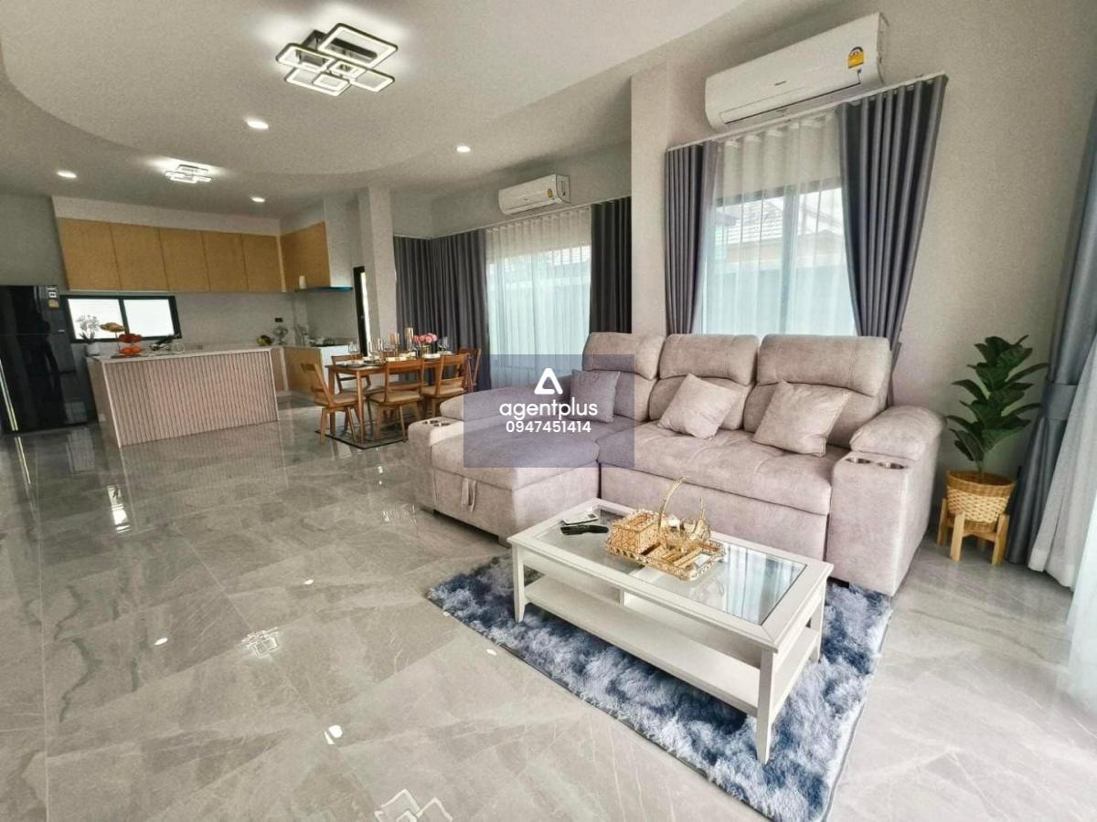 บ้านเดี่ยว 2 ชั้นสไตล์โมเดิร์นลักชัวรี่ ตอบโจทย์ในการใช้ชีวิต ด้วยความเป็นส่วนตัว ตกแต่งพร้อมเครื่องใช้ไฟฟ้า+เฟอร์นิเจอร์ครบ ทั้งหลัง ทุ่งกลมตาลหมัน เมืองพัทยา