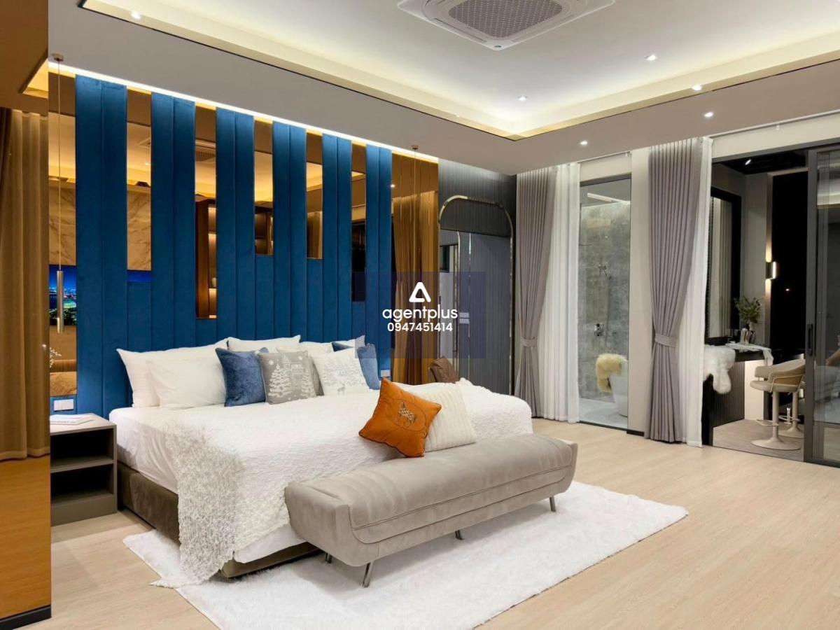 ขายบ้านหรู Luxury Modern Pool Villa เยื้องนานาชาติรีเจ้น พร้อมเข้าอยู่ ชลบุรี