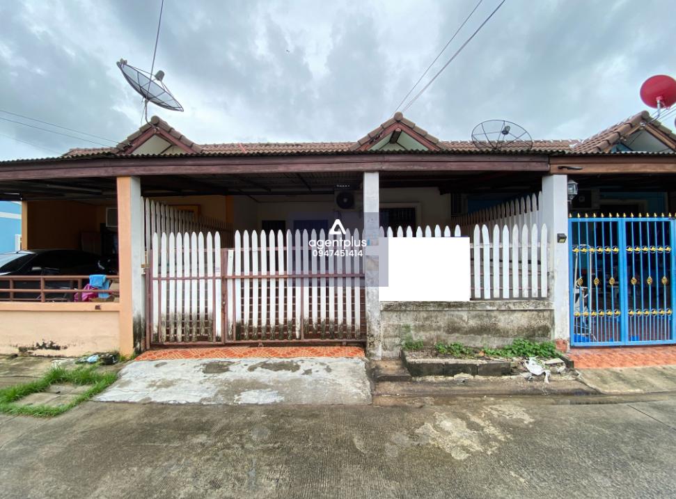 ทาวน์เฮ้าส์ชั้นเดียว ทำเลดีโครงการใกล้ถนนทล.36 เดินทางเข้า-ออกสะดวก โครงการบ้านสวนแก้ว แม็คโคร ระยอง