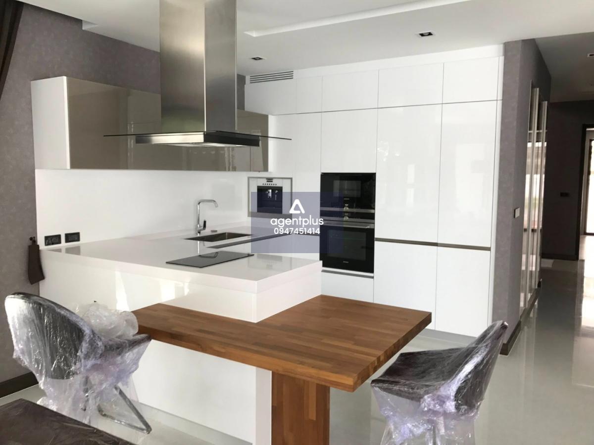 ปล่อยเช่าบ้านหรูพร้อมสระว่ายน้ำ โครงการอยู่ตรงข้ามสนามกีฬาแห่งชาติ หมู่บ้านอิสสระ พระราม 9 กรุงเทพฯ