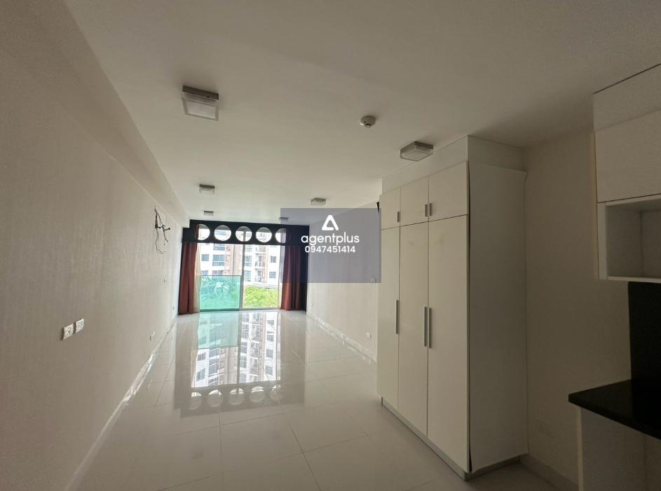 ขายคอนโดมิเนียม ภายในกว้างขวาง โครงการปาร์ค รอยัล 2 ทำเลดี เดินทางเข้า-ออกสะดวก